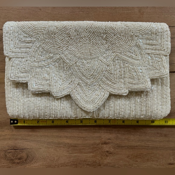 White Beaded Clutch Purse - Picture 4 of 9